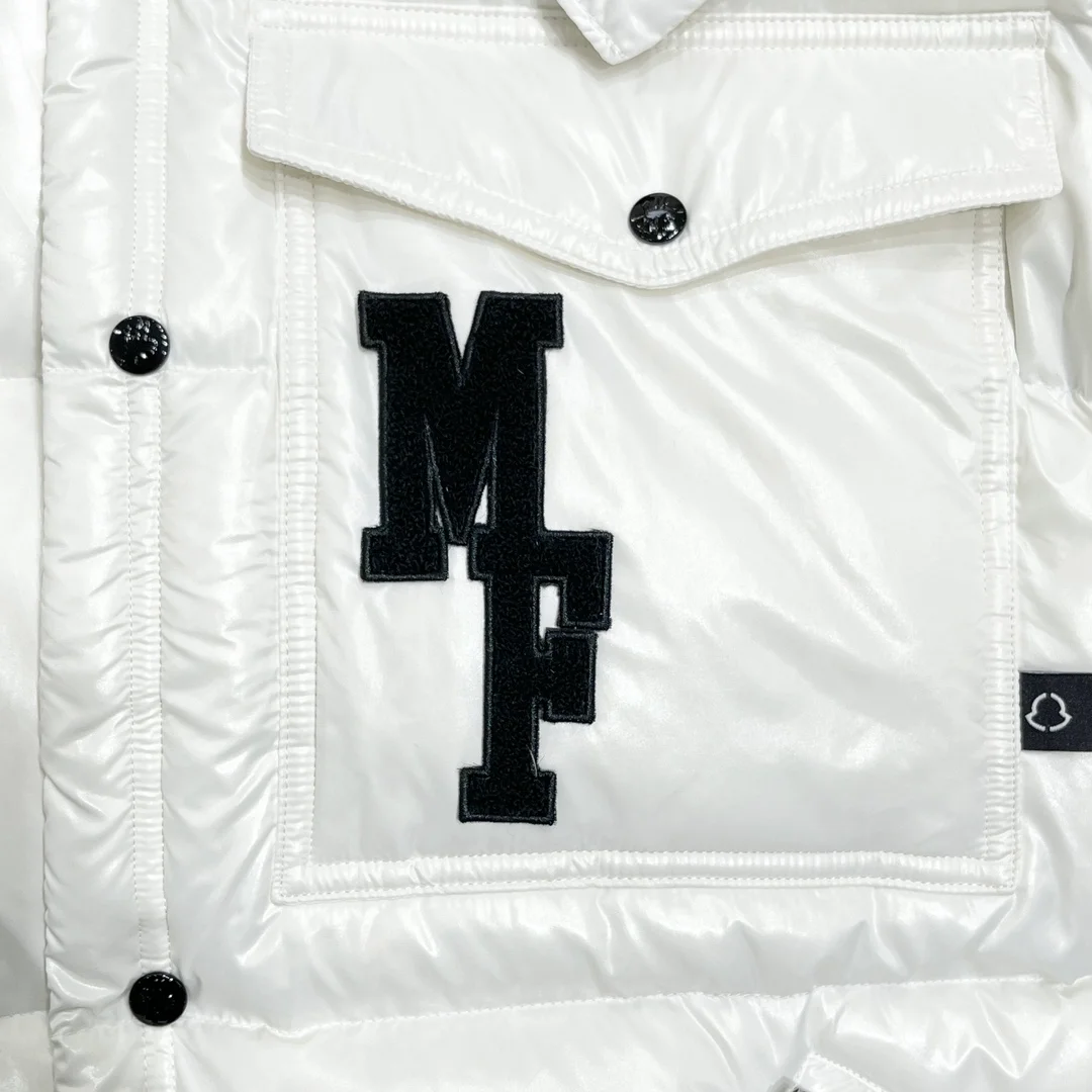 몽클레어 피그먼트 앤서미오크 숏다운 화이트