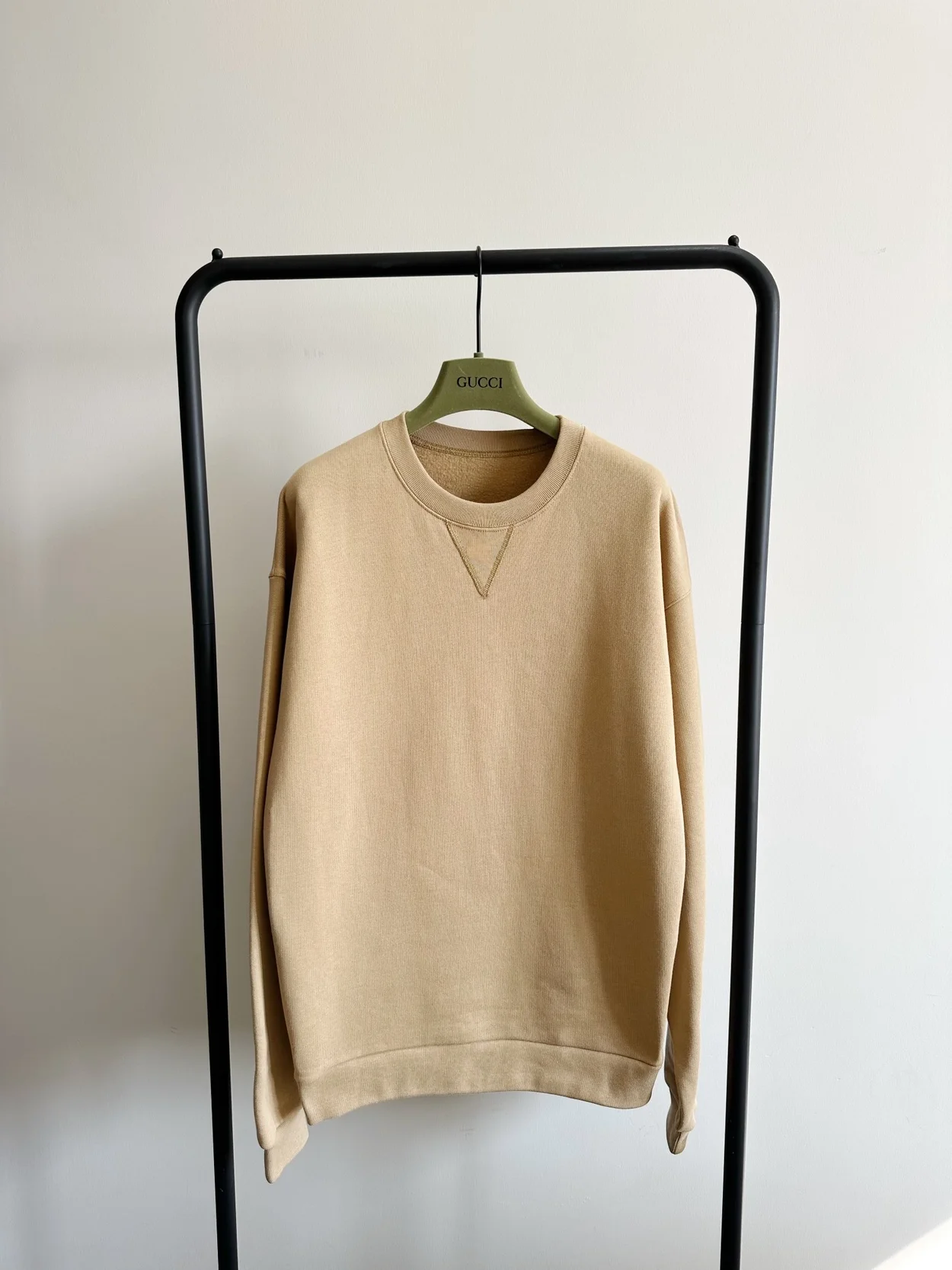 구찌 웹 디테일 코튼 저지 스웨트셔츠 카멜