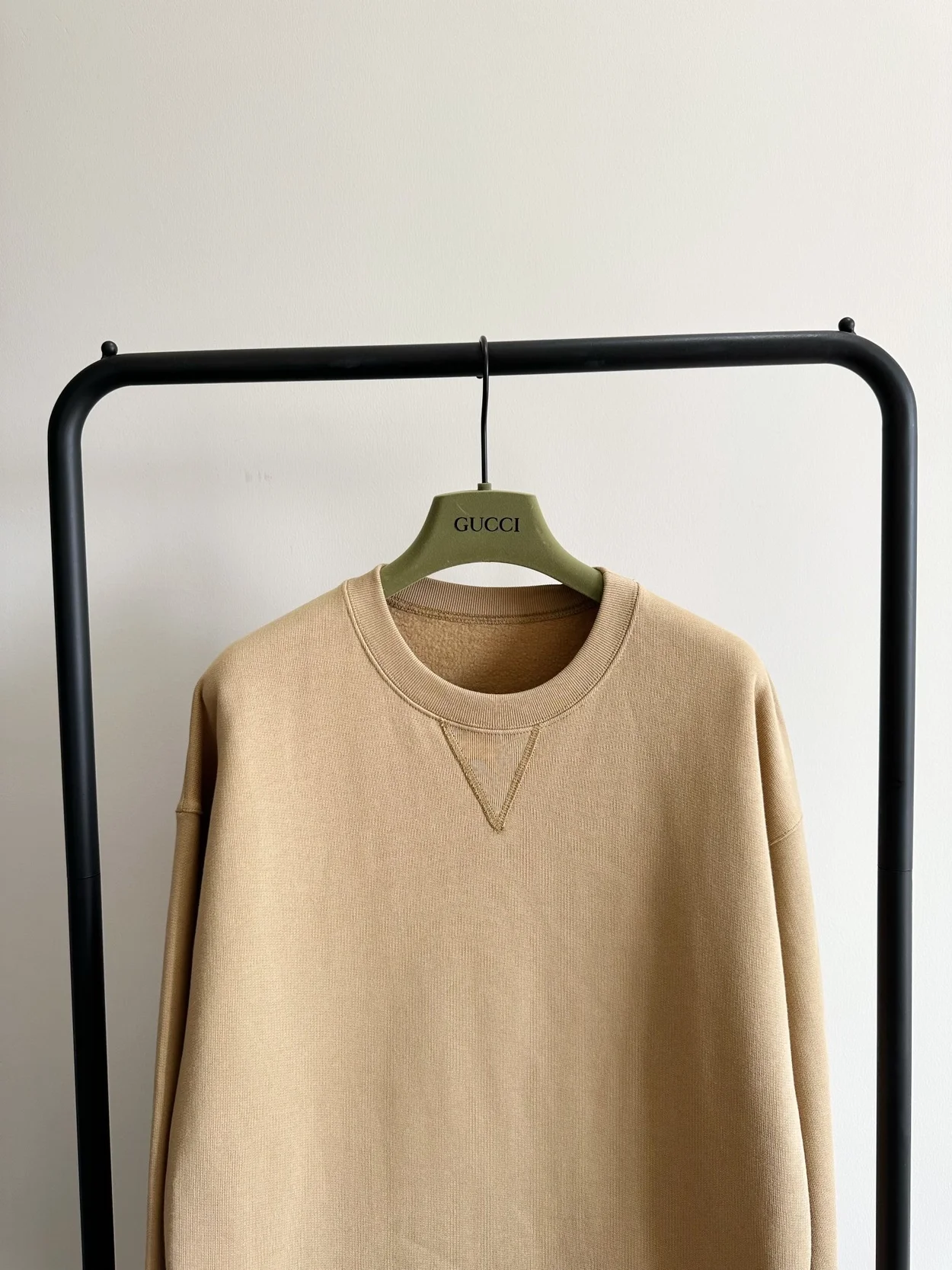 구찌 웹 디테일 코튼 저지 스웨트셔츠 카멜