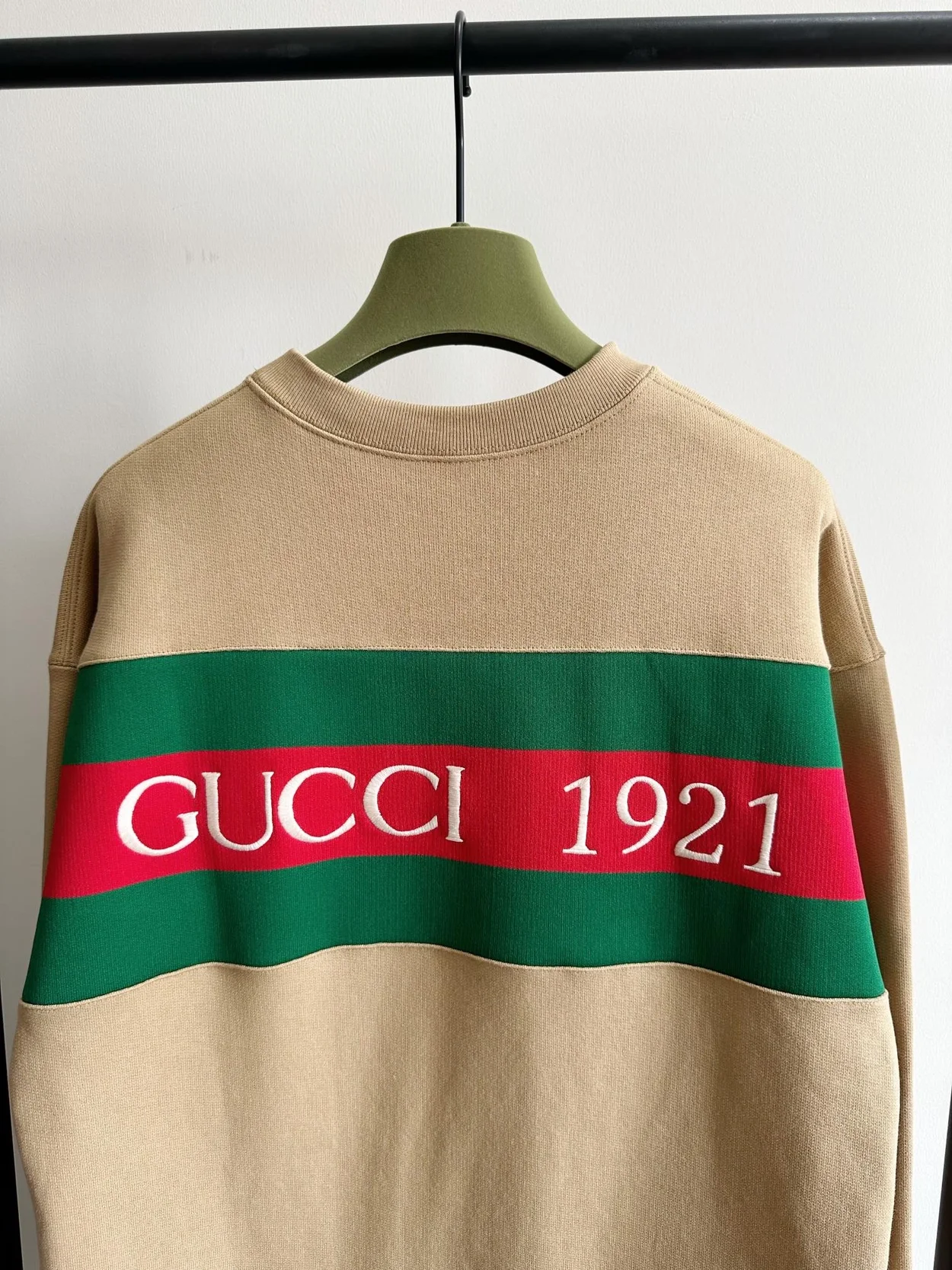 구찌 웹 디테일 코튼 저지 스웨트셔츠 카멜