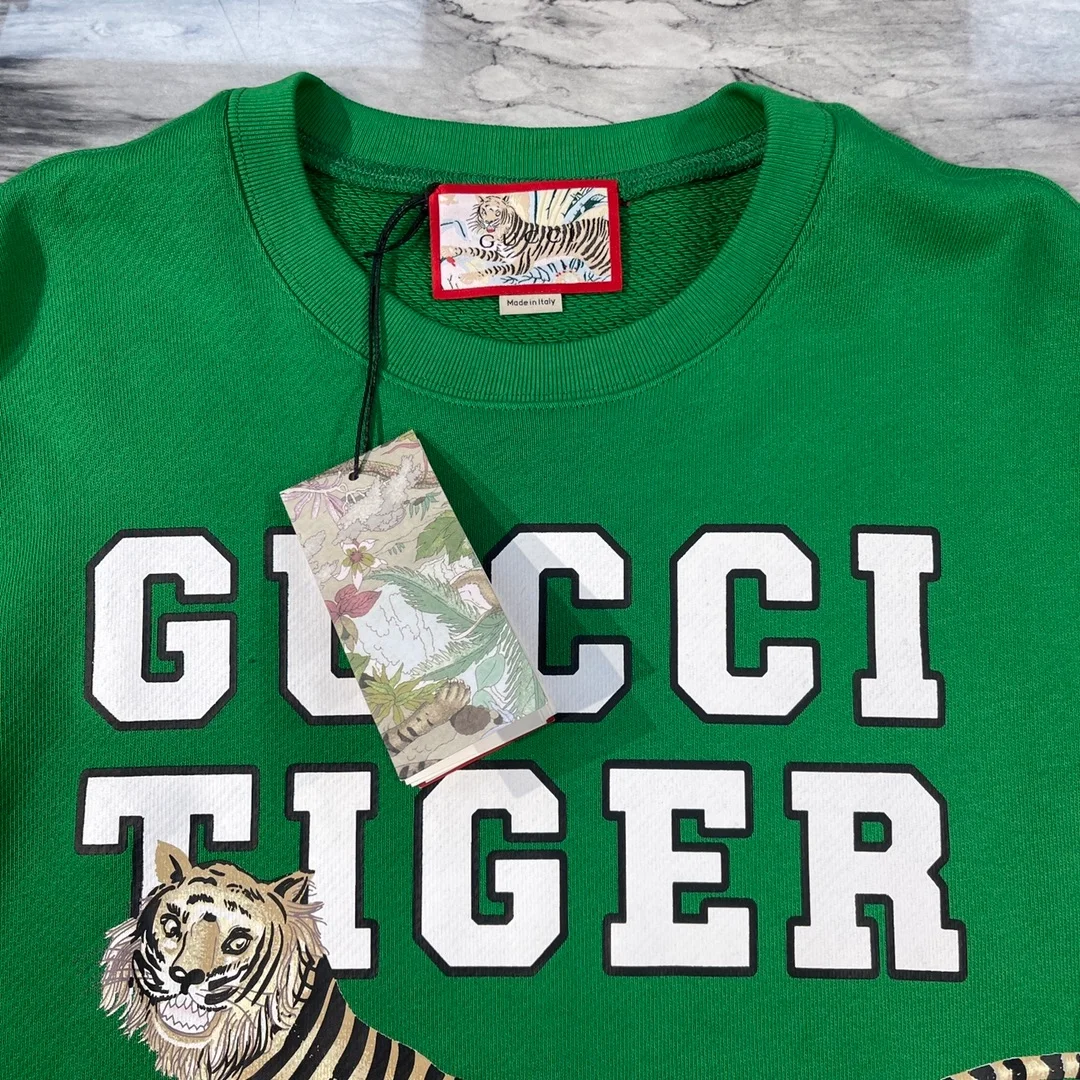 구찌 애니멀 타이거 맨투맨