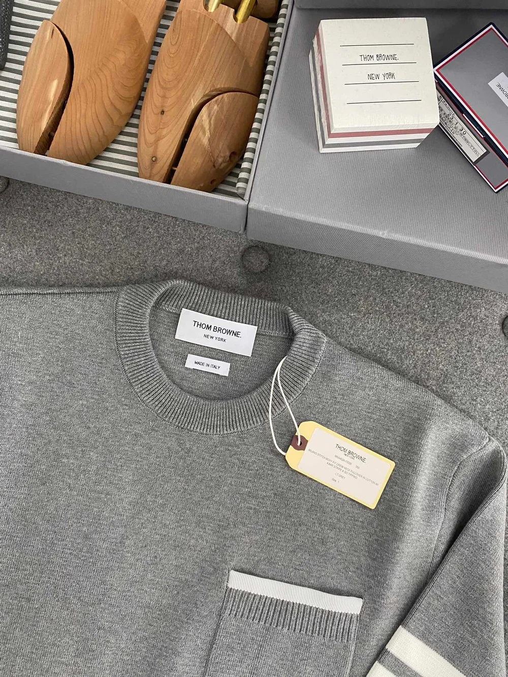 톰브라운 박시 크루넥 풀오버 그레이