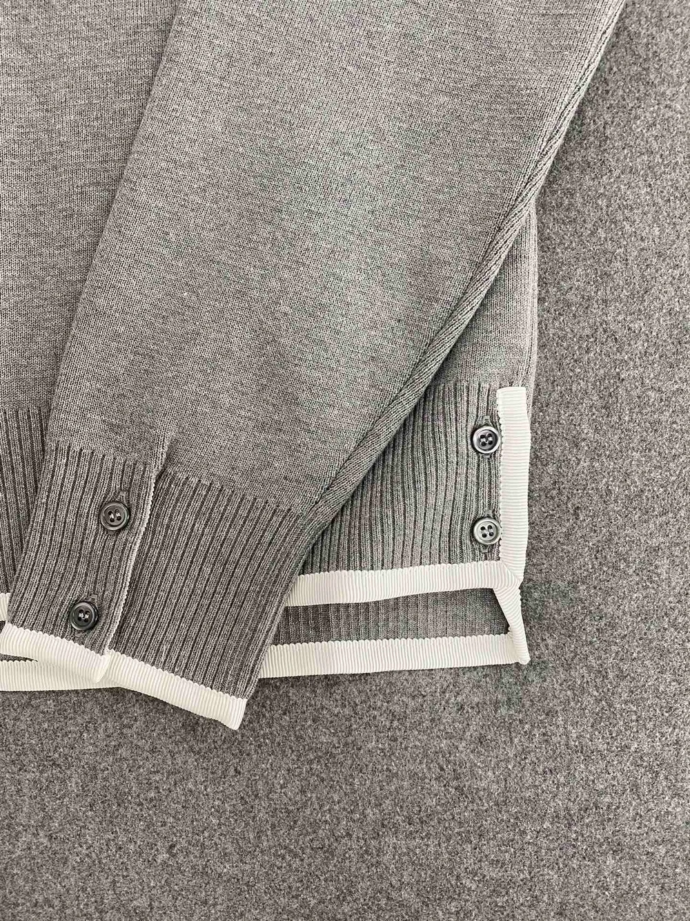 톰브라운 박시 크루넥 풀오버 그레이