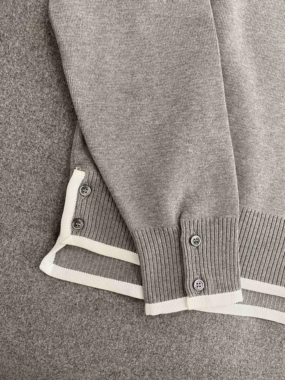 톰브라운 박시 크루넥 풀오버 그레이