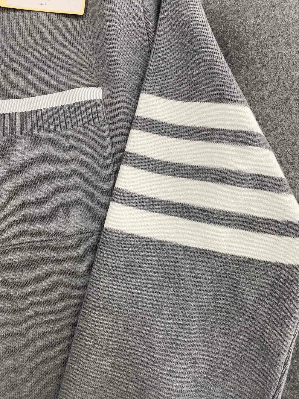 톰브라운 박시 크루넥 풀오버 그레이