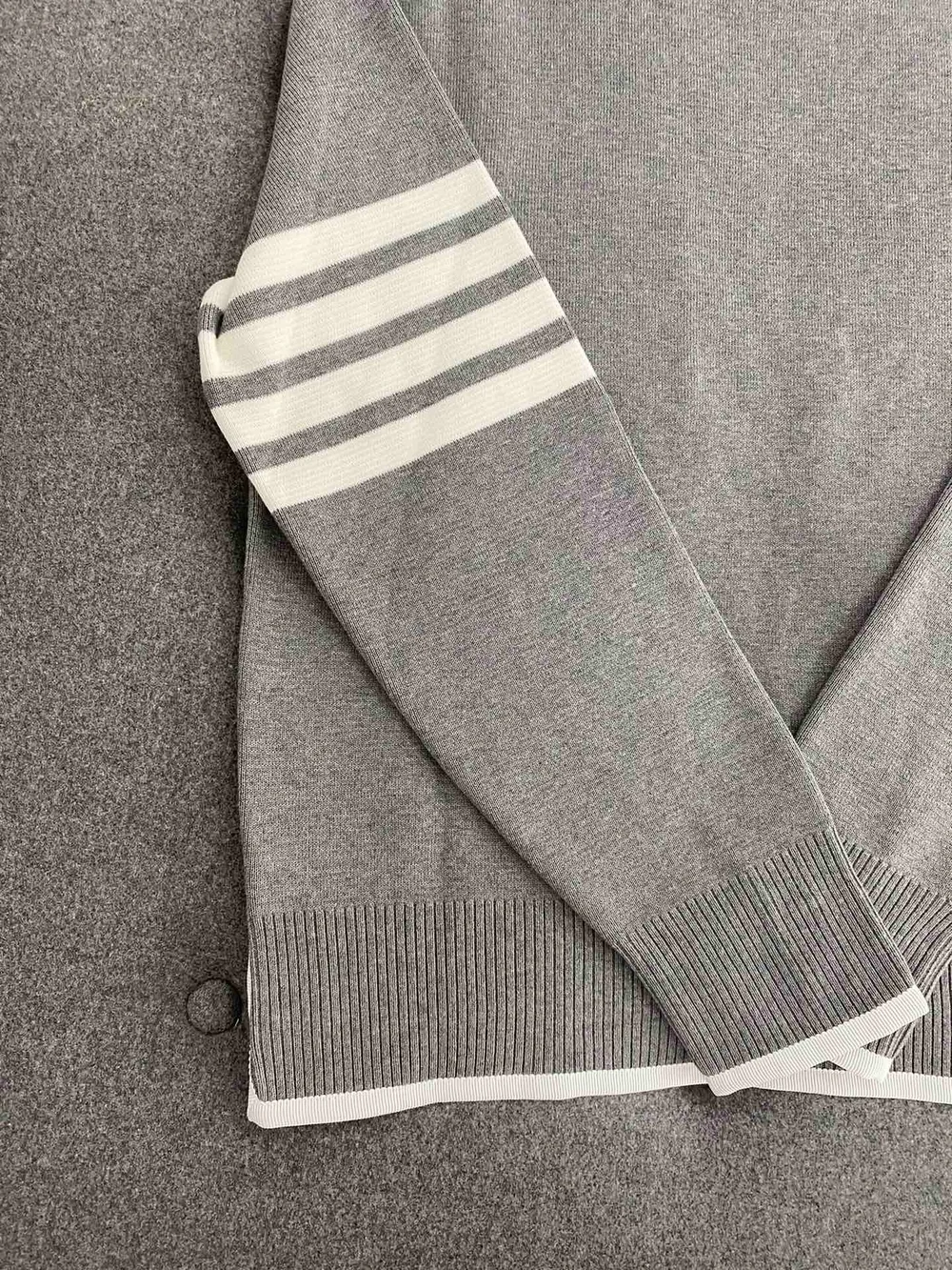 톰브라운 박시 크루넥 풀오버 그레이