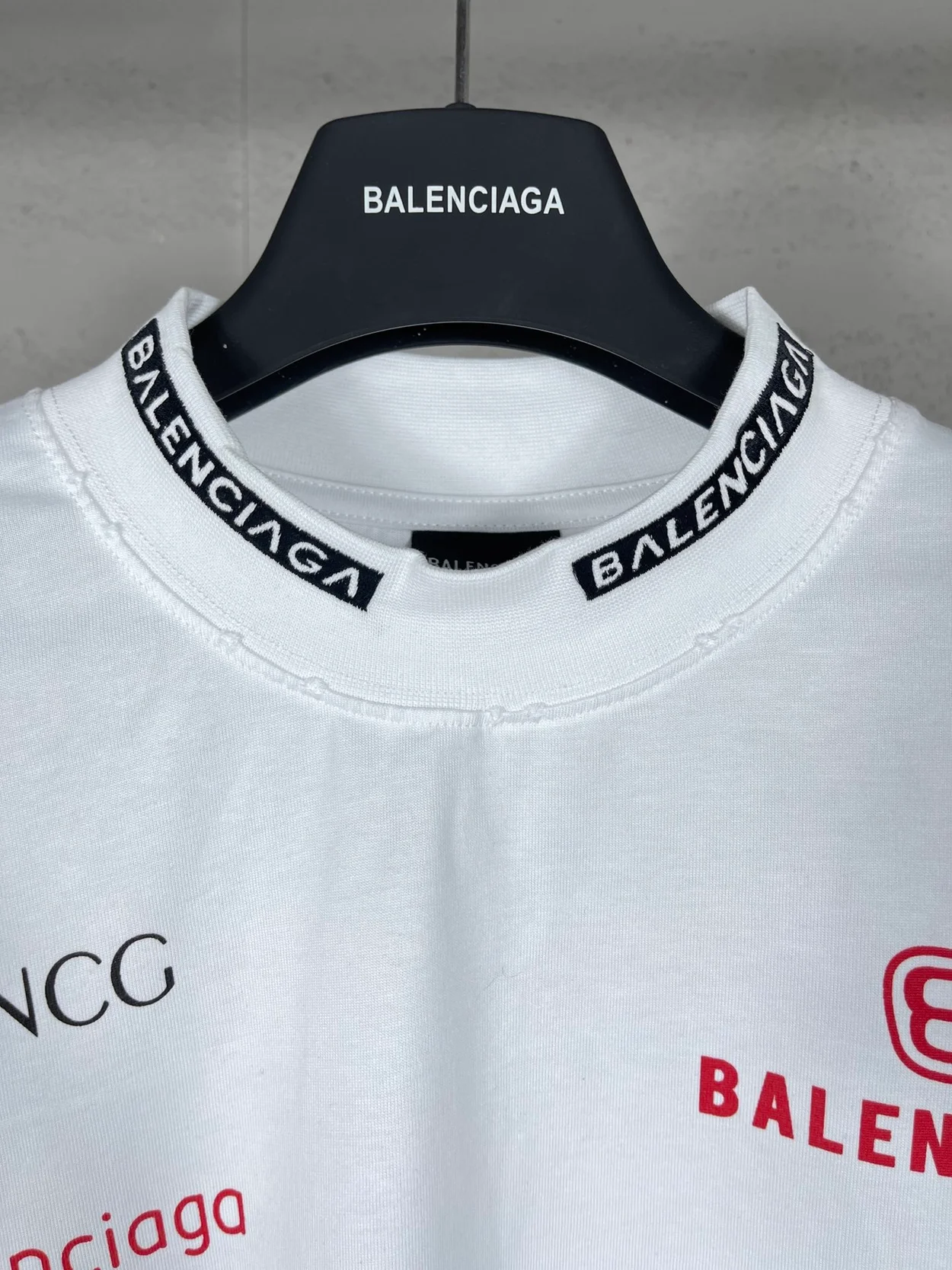 발렌시아가 리그 로고 프린트 스웨트셔츠 화이트