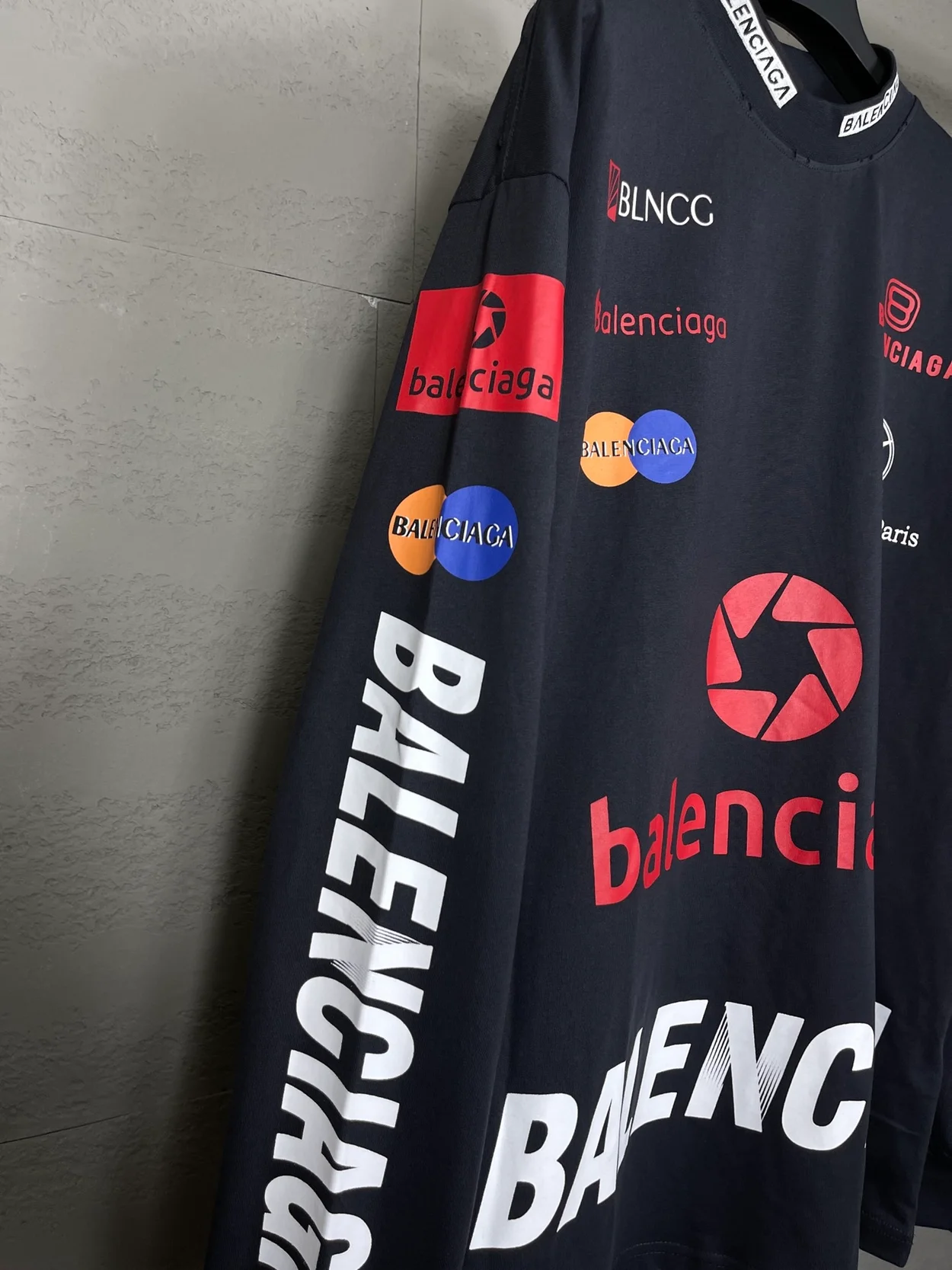 발렌시아가 리그 로고 프린트 스웨트셔츠 블랙