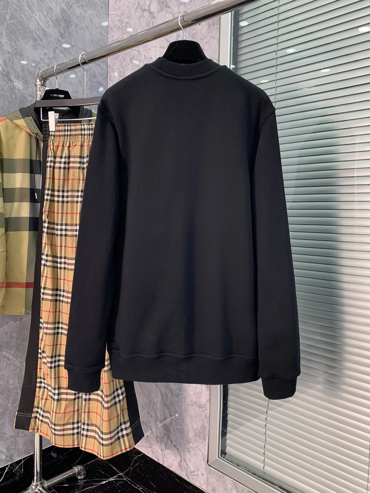 버버리 리카르도 티시 자수 맨투맨