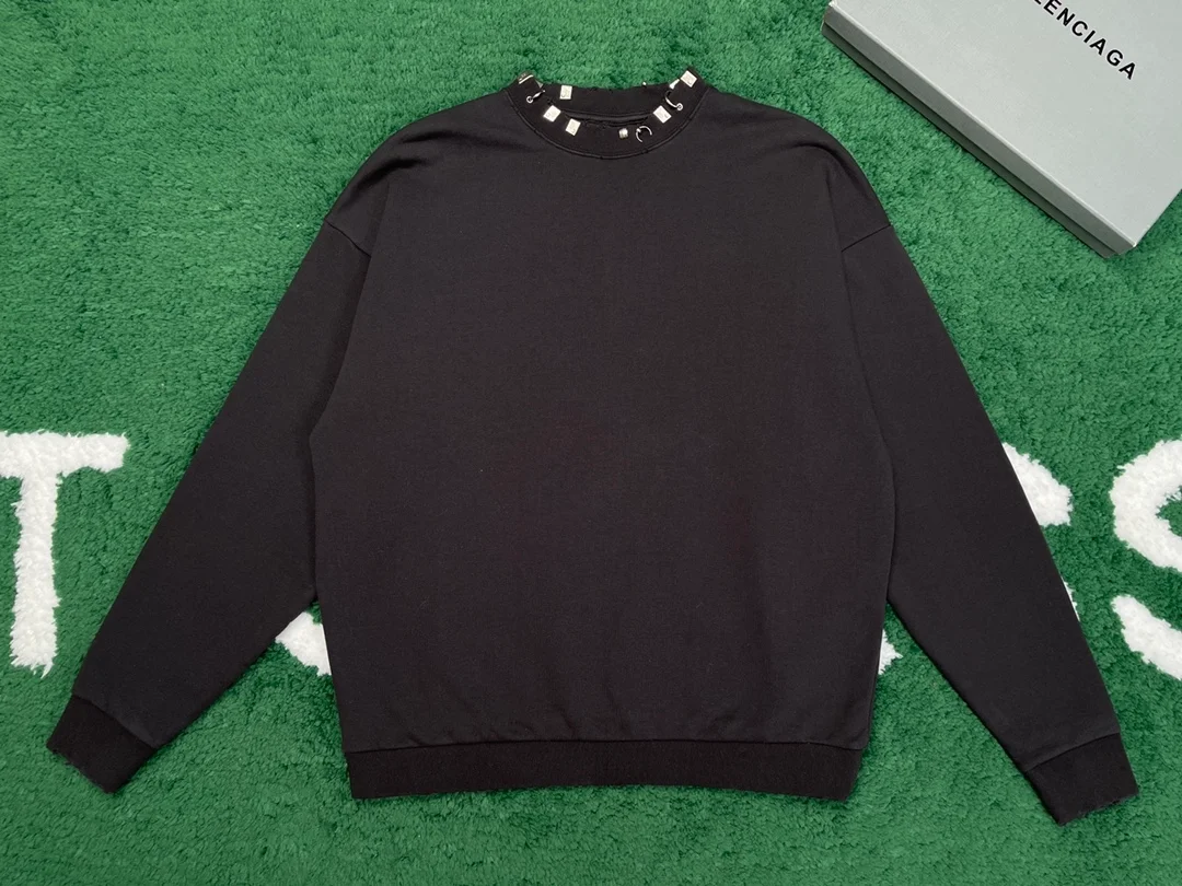 발렌시아가 피어시드 라운드 스웨트셔츠