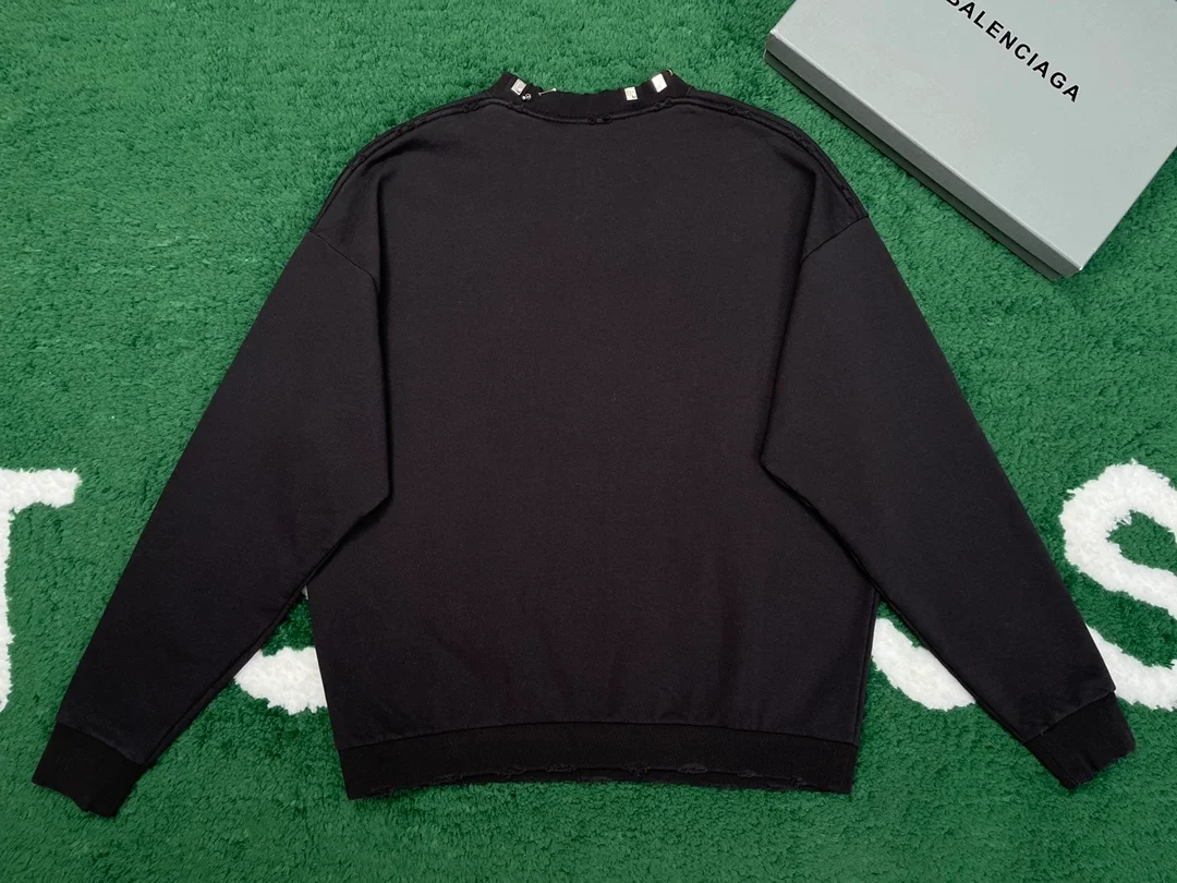 발렌시아가 피어시드 라운드 스웨트셔츠