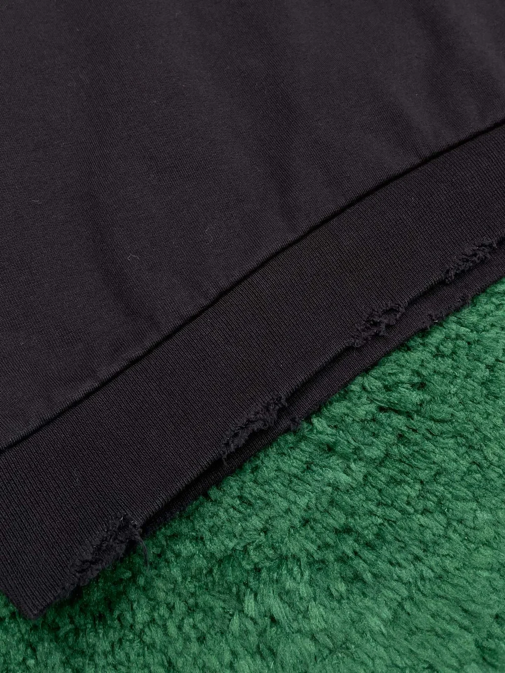 발렌시아가 피어시드 라운드 스웨트셔츠