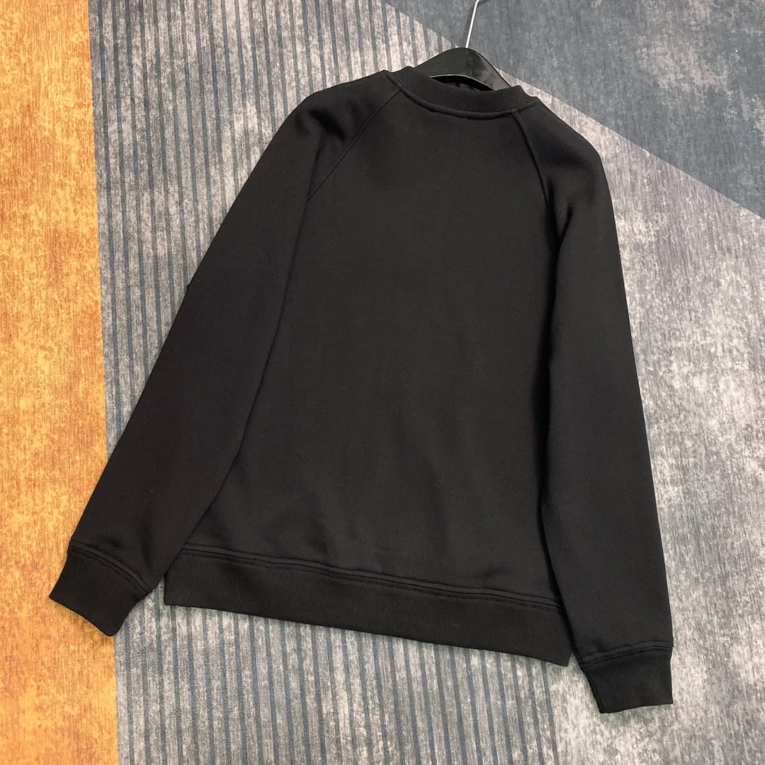 프라다 프론트 로고 라글란 맨투맨