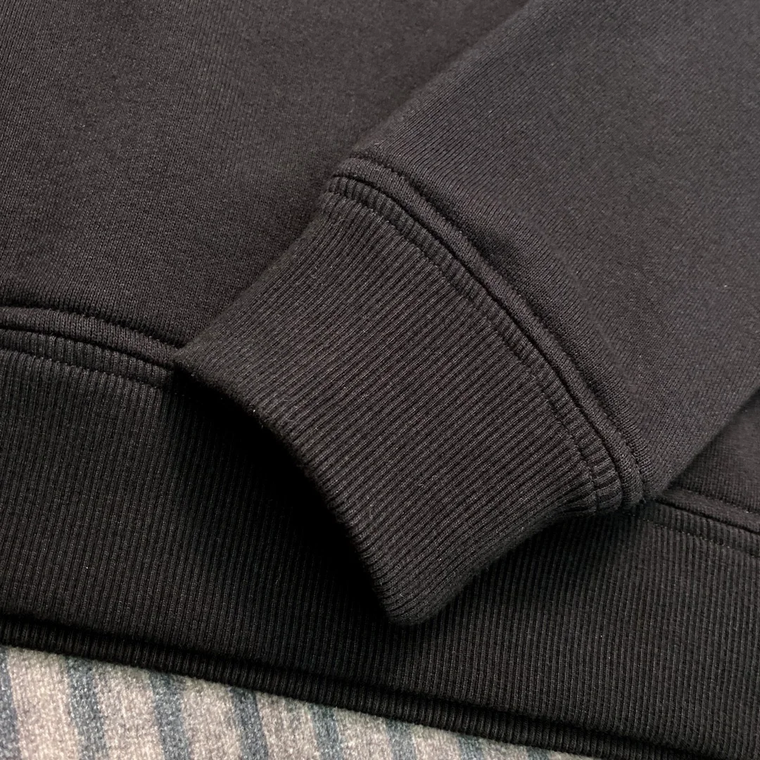 프라다 프론트 로고 라글란 맨투맨