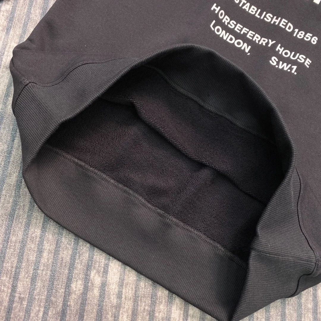 버버리 호스페리 맨투맨 블랙