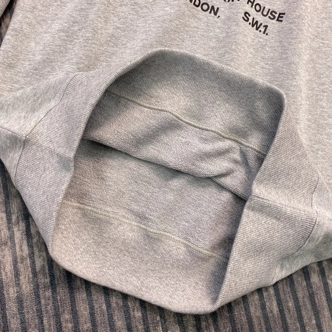 버버리 호스페리 맨투맨 그레이