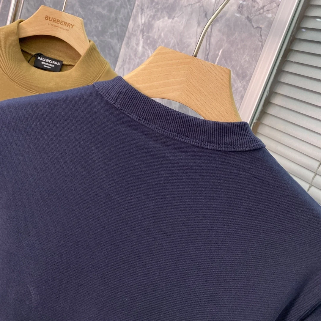 버버리 모노그램 아플리케 맨투맨