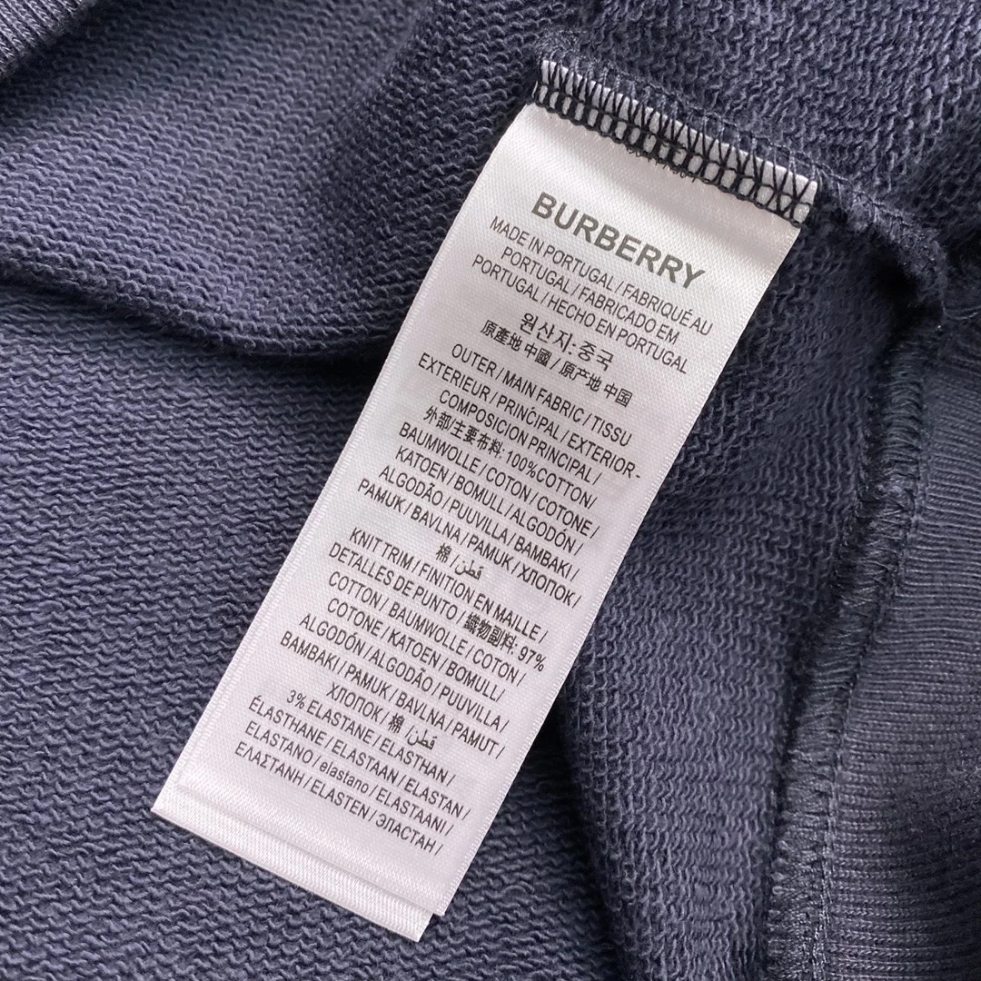 버버리 모노그램 아플리케 맨투맨