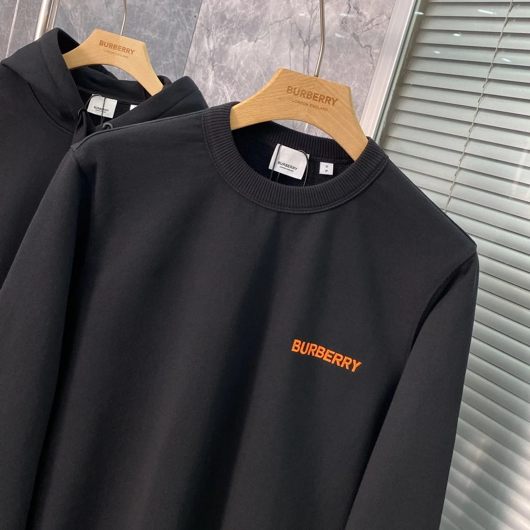 버버리 TB 엠브로이드 크루넥 맨투맨