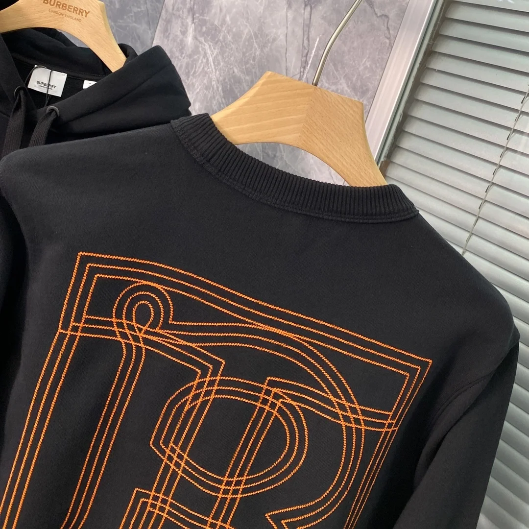 버버리 TB 엠브로이드 크루넥 맨투맨