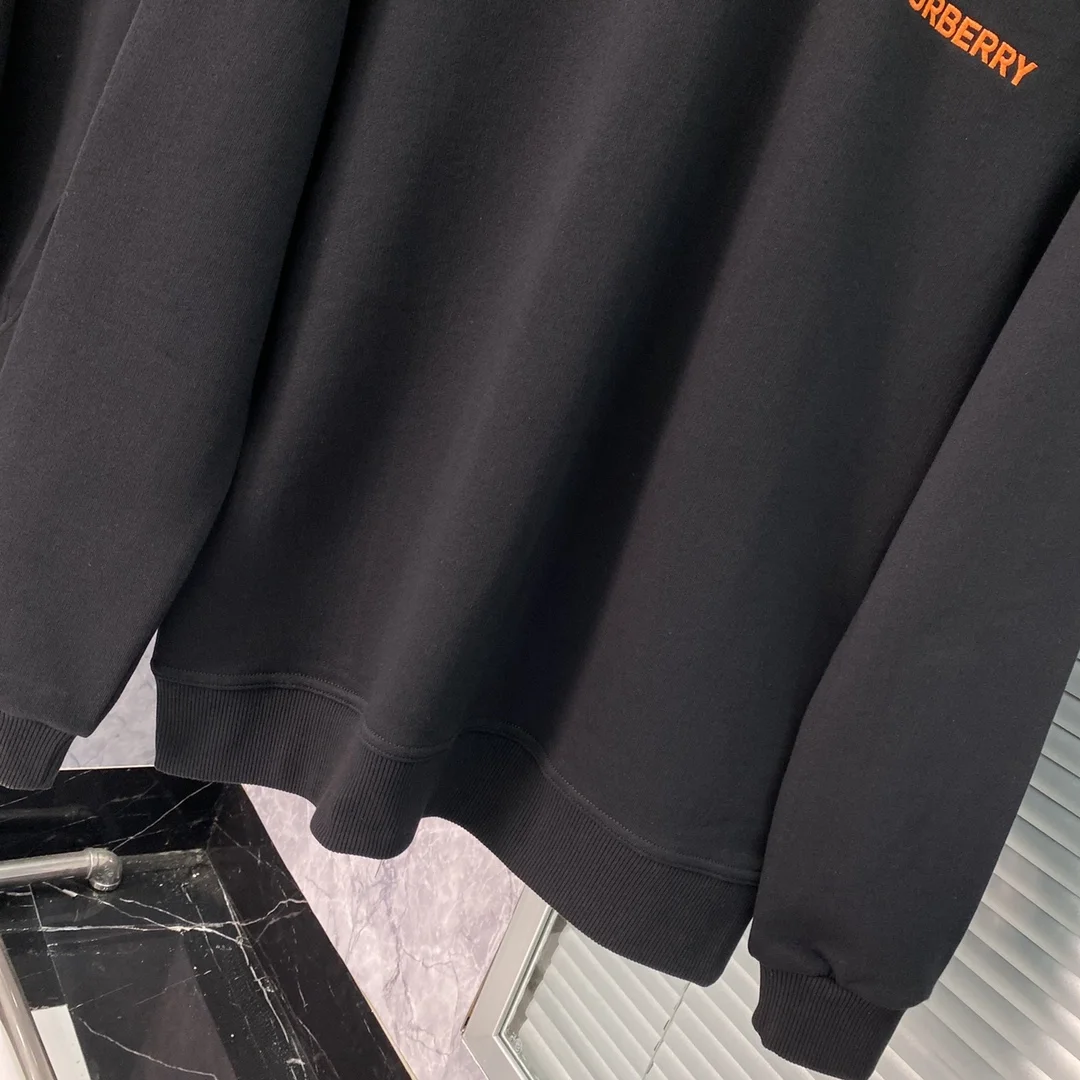 버버리 TB 엠브로이드 크루넥 맨투맨