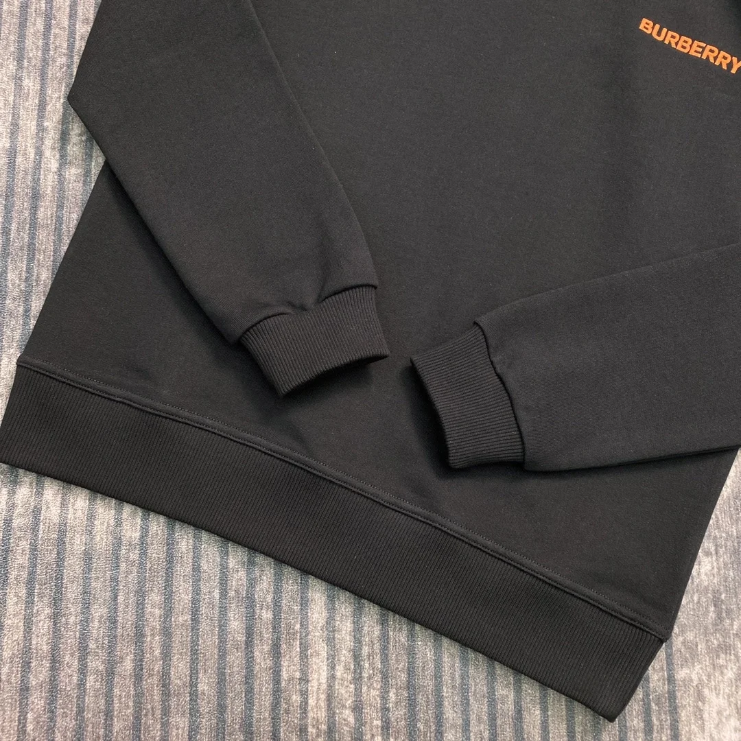 버버리 TB 엠브로이드 크루넥 맨투맨