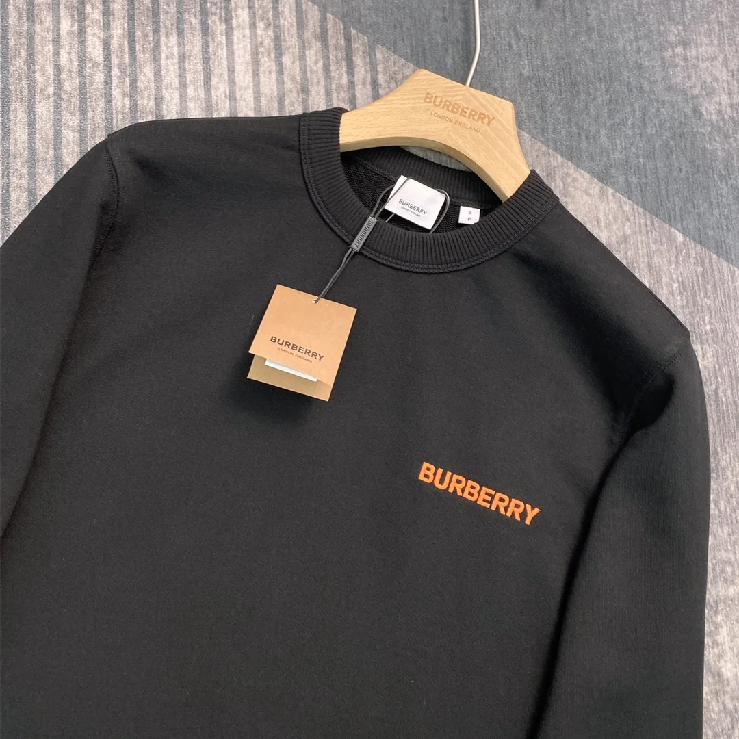 버버리 TB 엠브로이드 크루넥 맨투맨