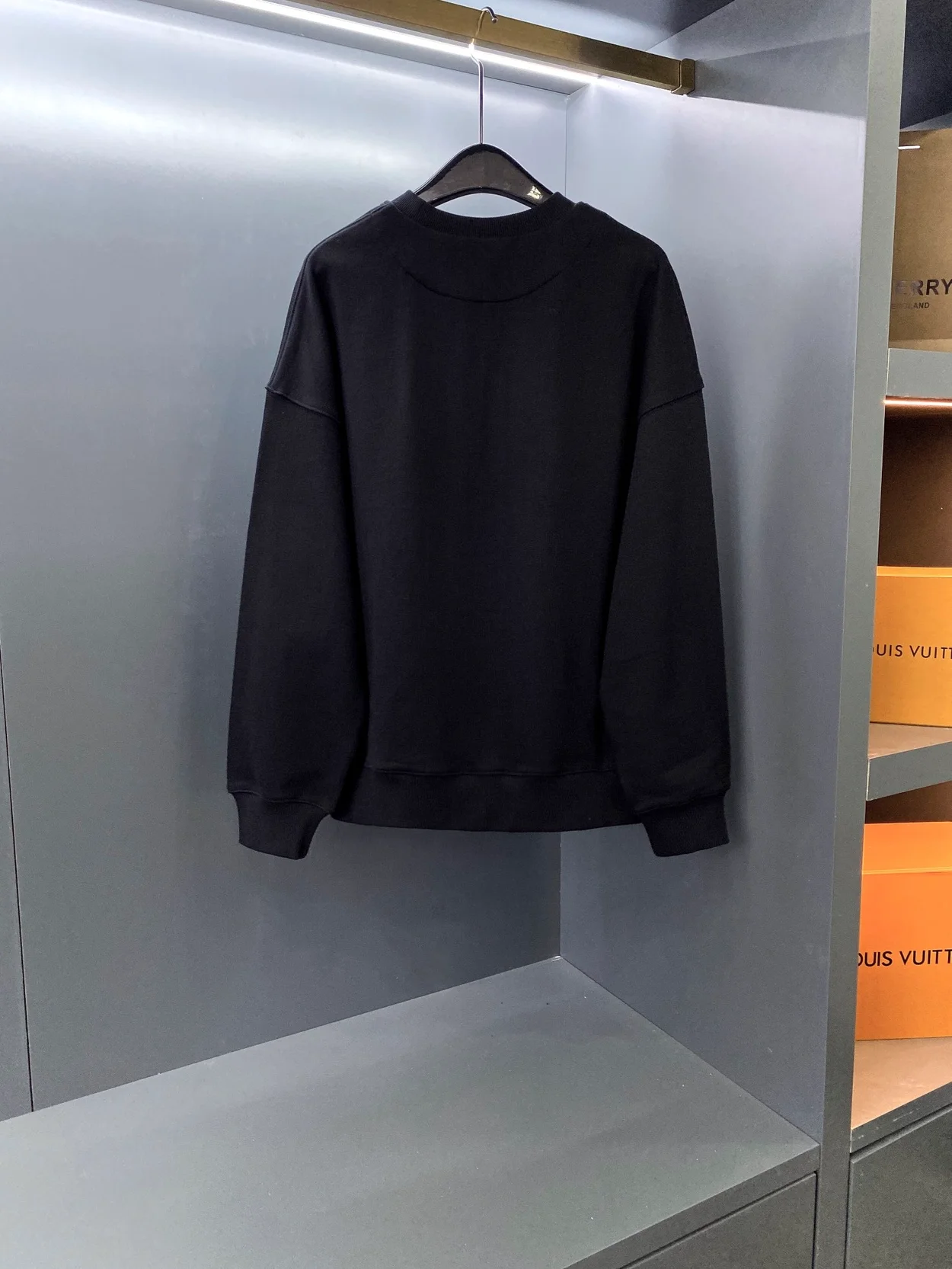 프라다 23SS 삼각로고 맨투맨