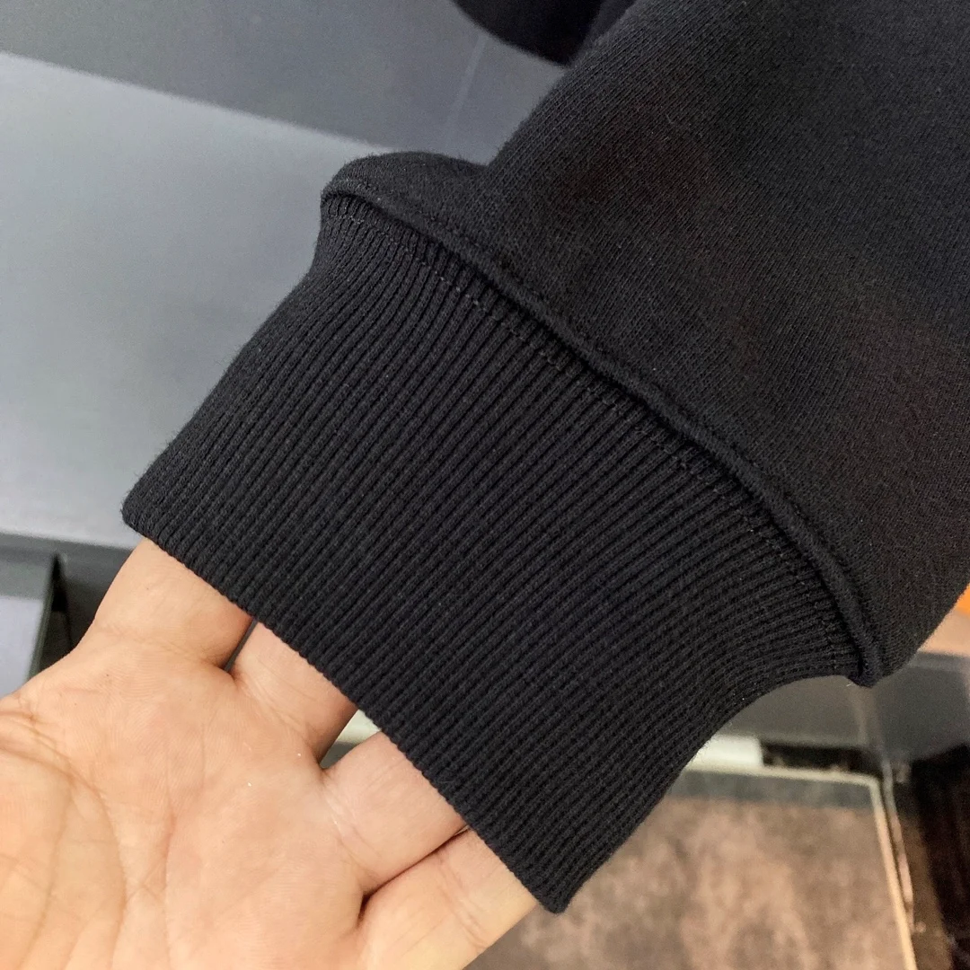 프라다 23SS 삼각로고 맨투맨