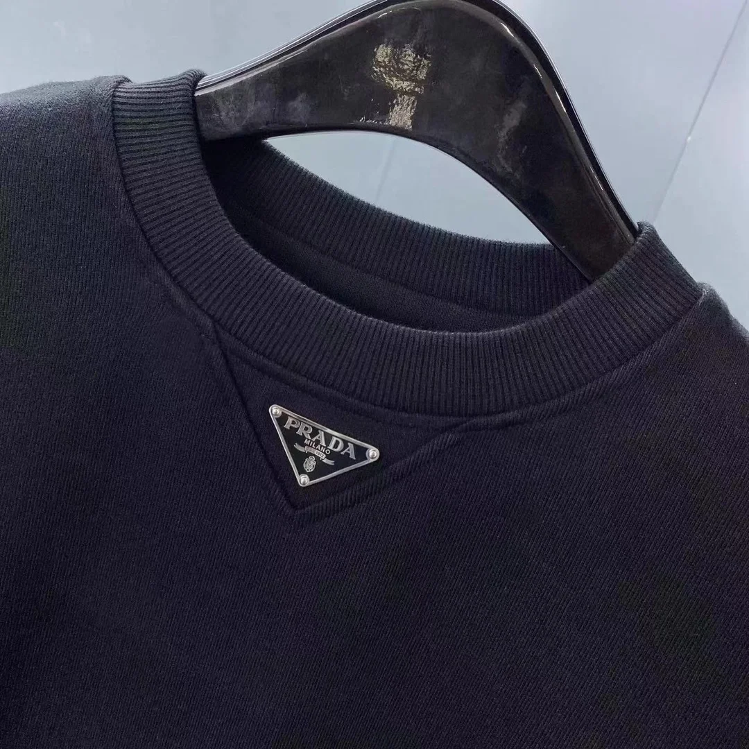 프라다 23SS 삼각로고 맨투맨