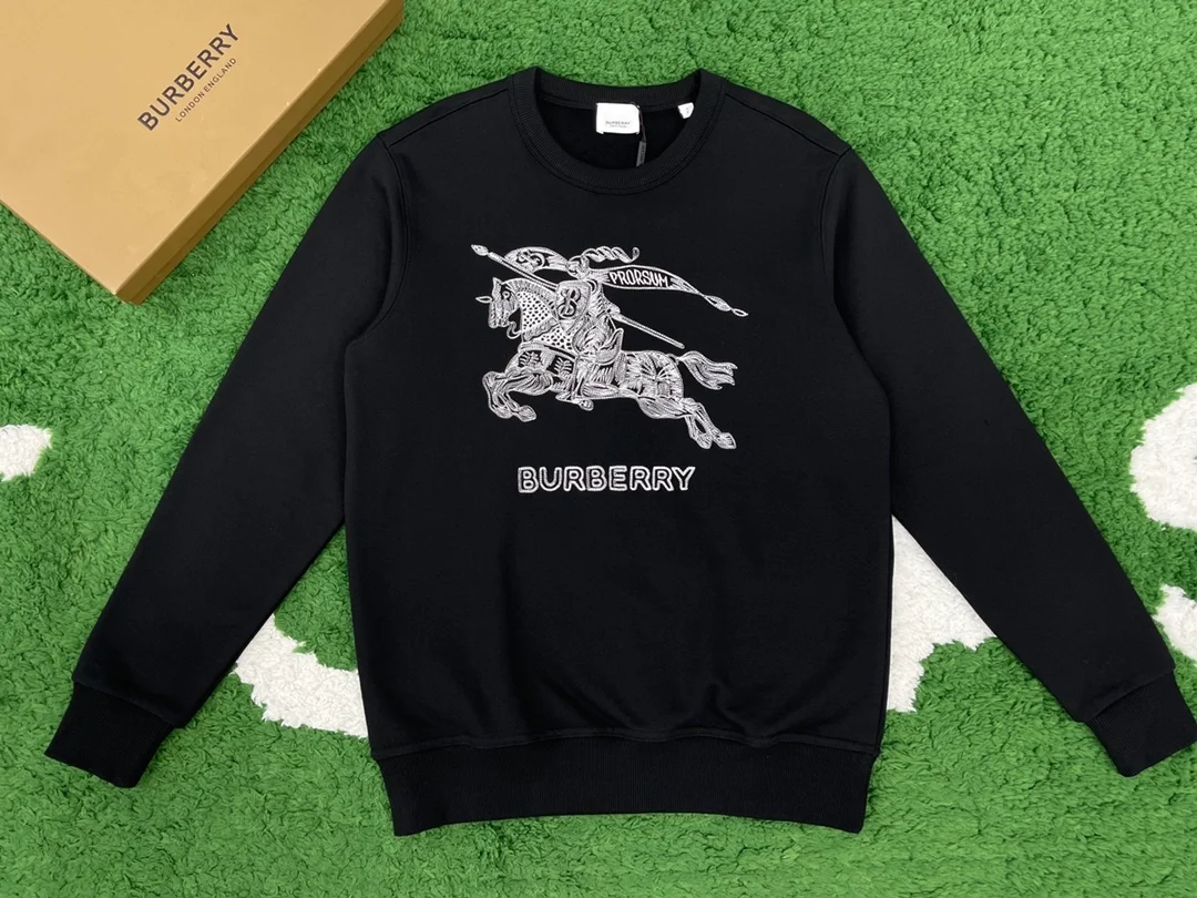버버리 로고 자수 크루넥 맨투맨