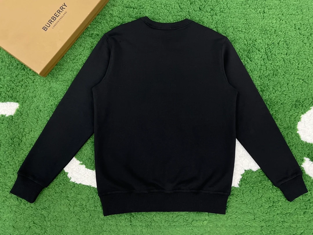 버버리 로고 자수 크루넥 맨투맨