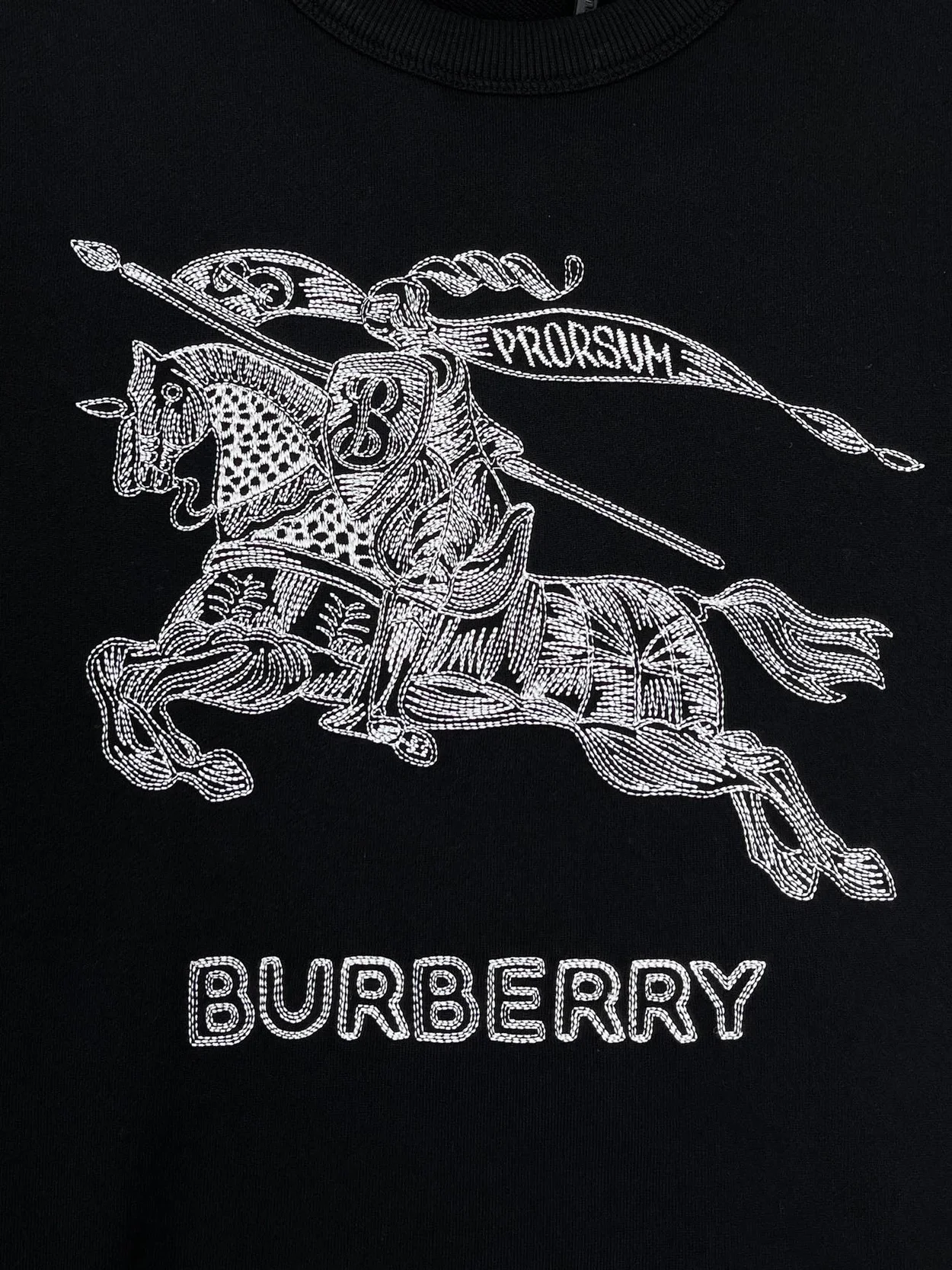 버버리 로고 자수 크루넥 맨투맨