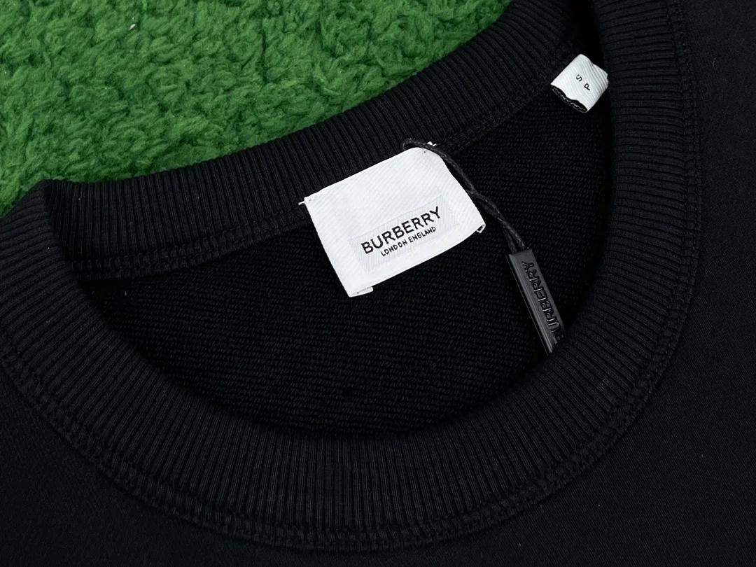 버버리 로고 자수 크루넥 맨투맨
