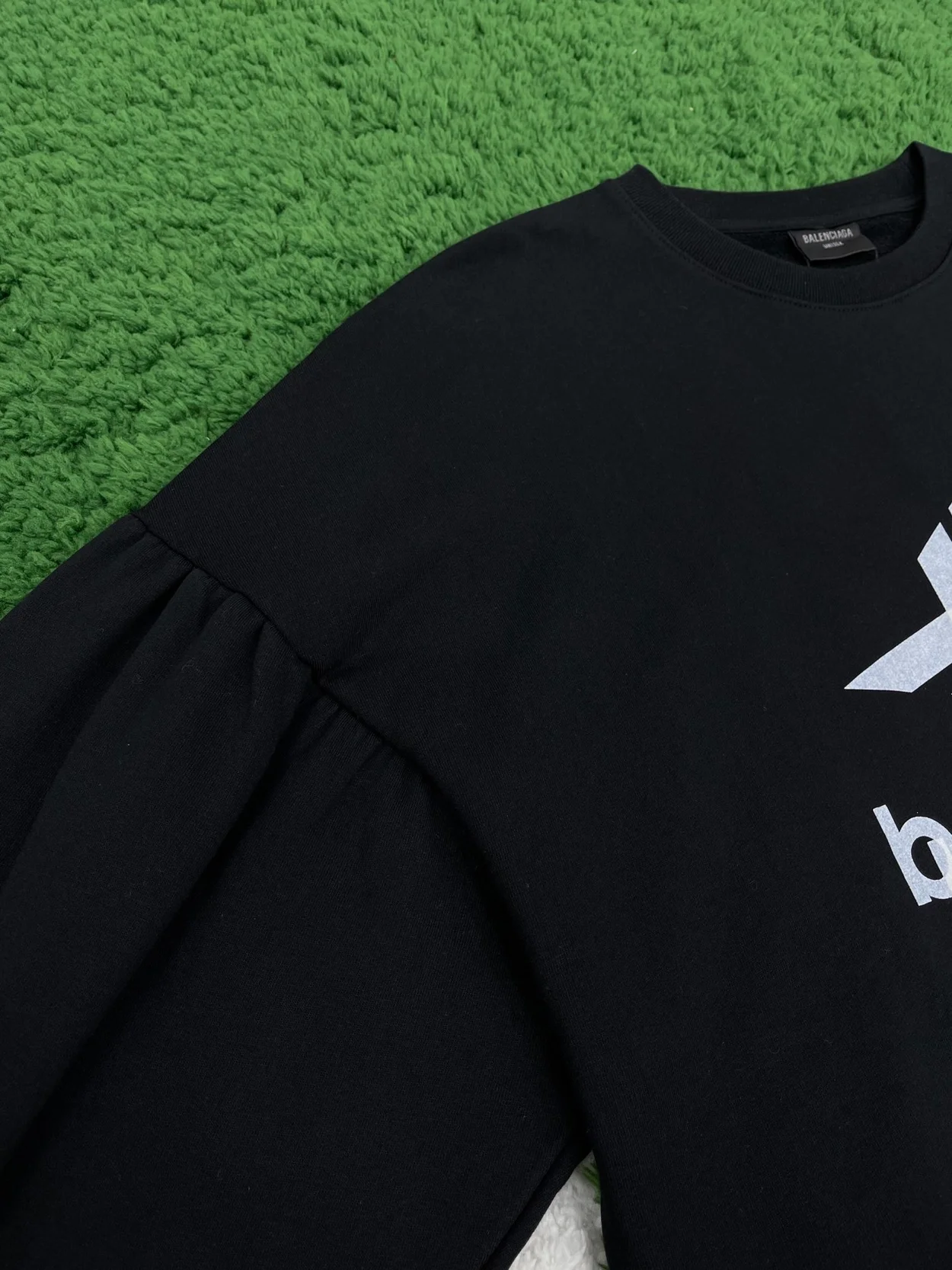 발렌시아가 2023 센터 레이어 맨투맨