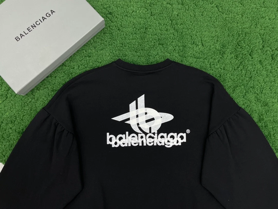 발렌시아가 2023 센터 레이어 맨투맨