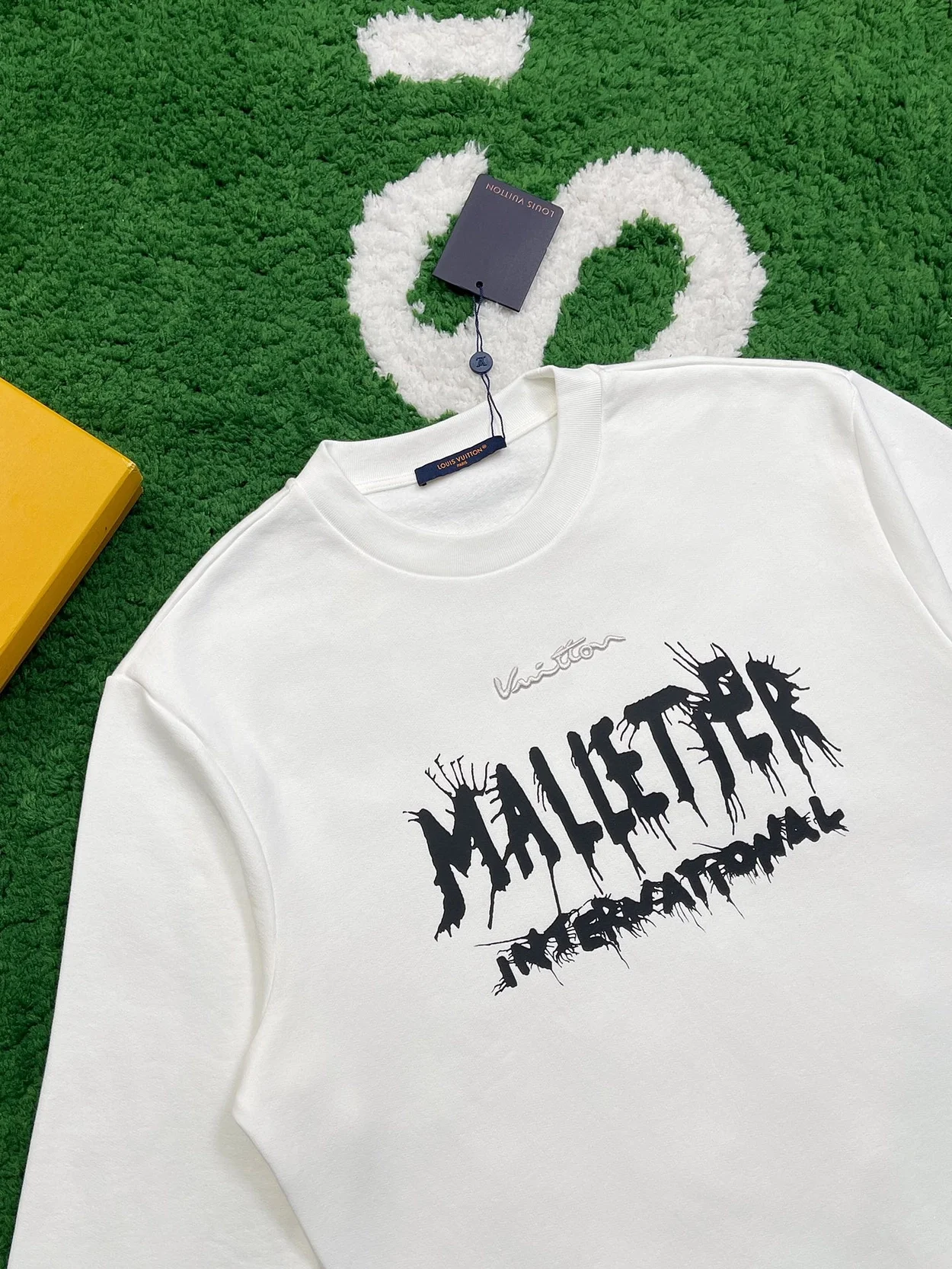 루이비통 말티에 맨투맨 화이트