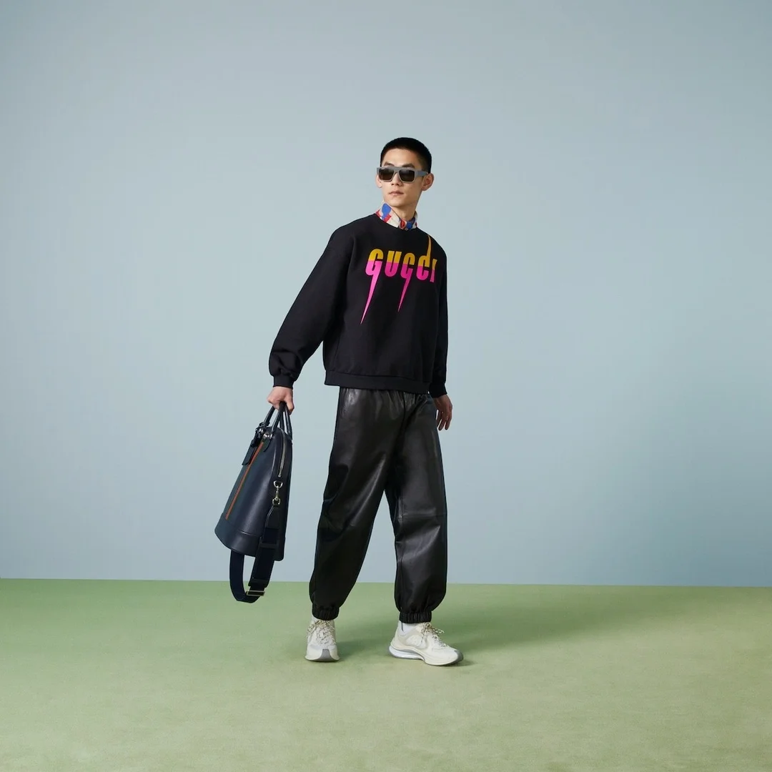 구찌 블레이드 프린트 맨투맨