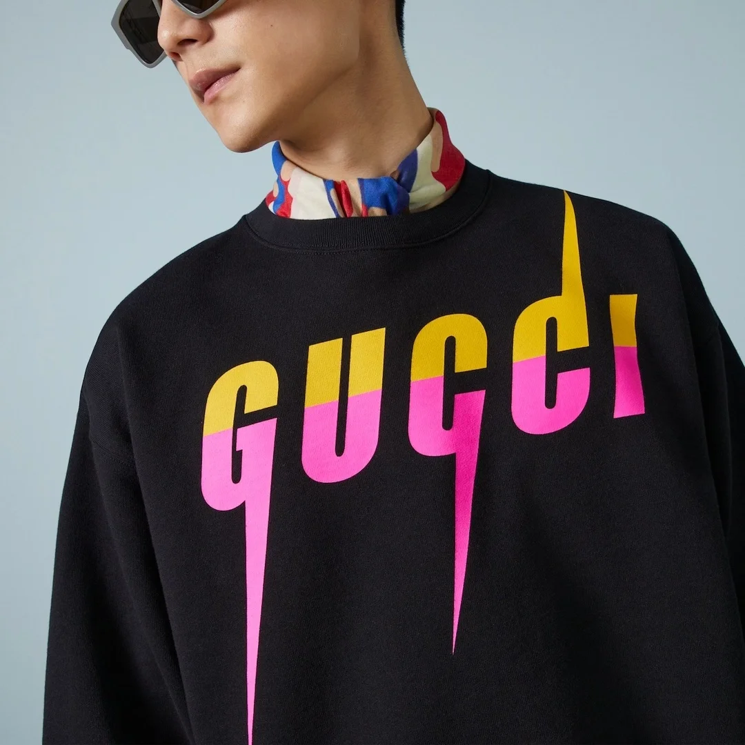 구찌 블레이드 프린트 맨투맨