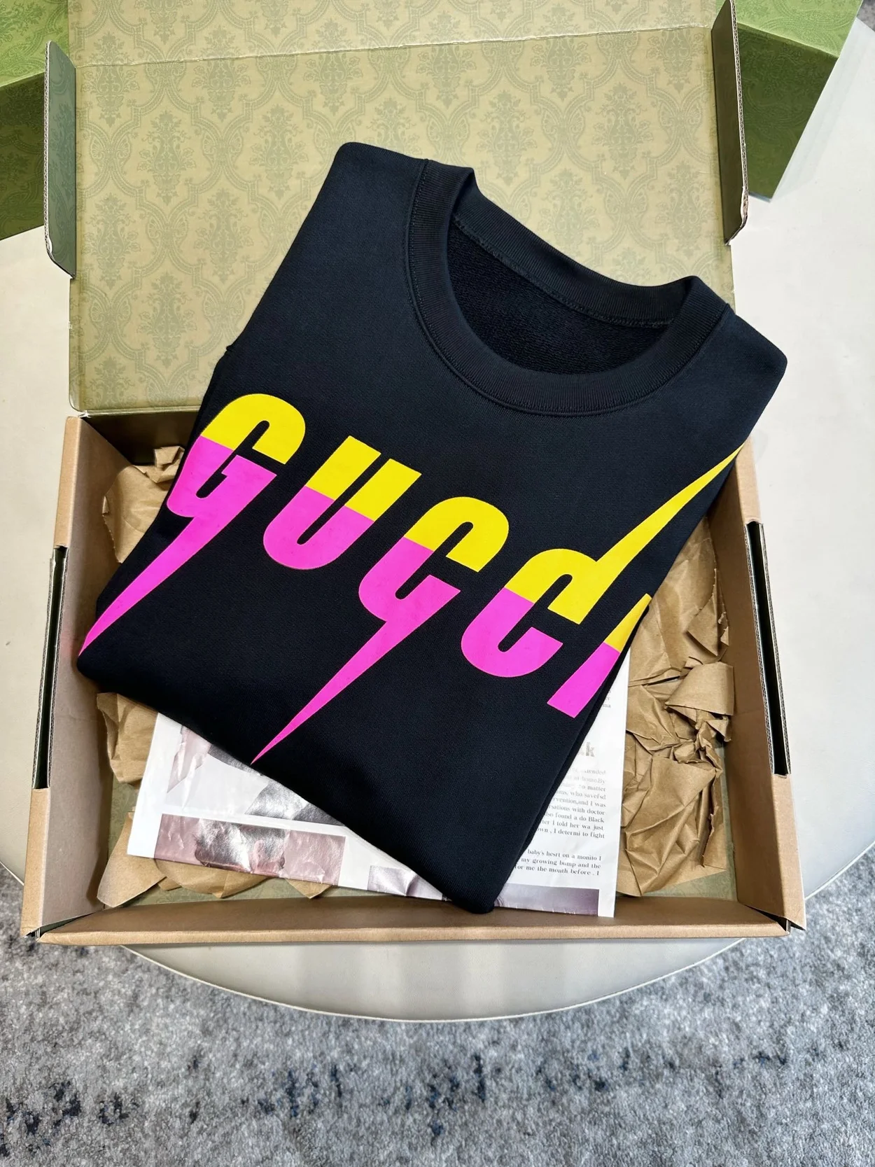 구찌 블레이드 프린트 맨투맨