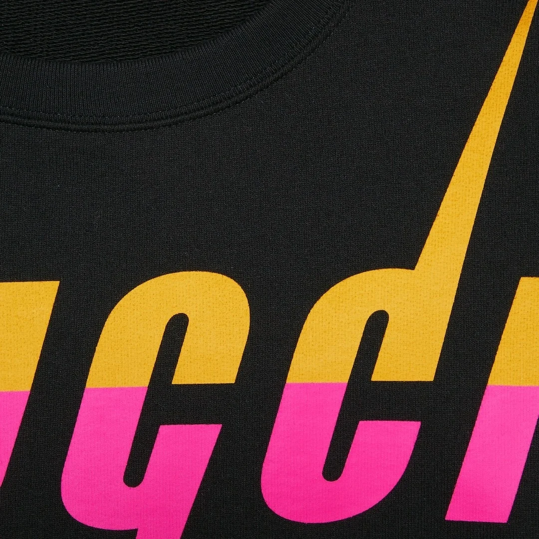 구찌 블레이드 프린트 맨투맨