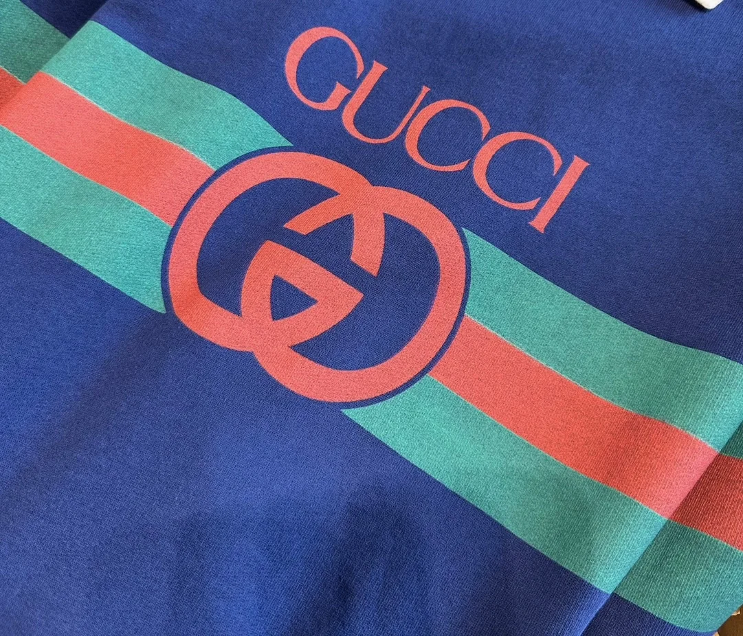 구찌 인터로킹 G 스트라이프 스웻 맨투맨