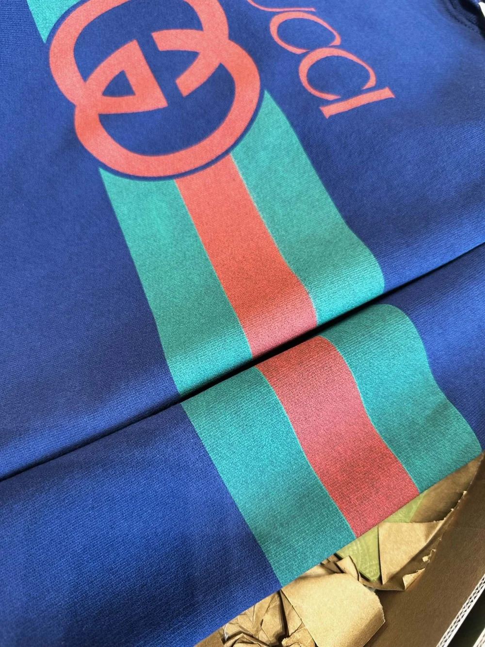 구찌 인터로킹 G 스트라이프 스웻 맨투맨