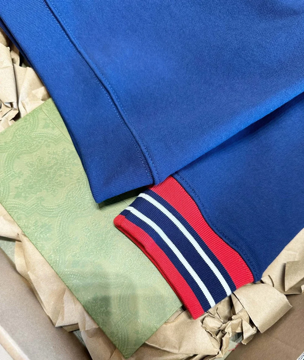 구찌 인터로킹 G 스트라이프 스웻 맨투맨