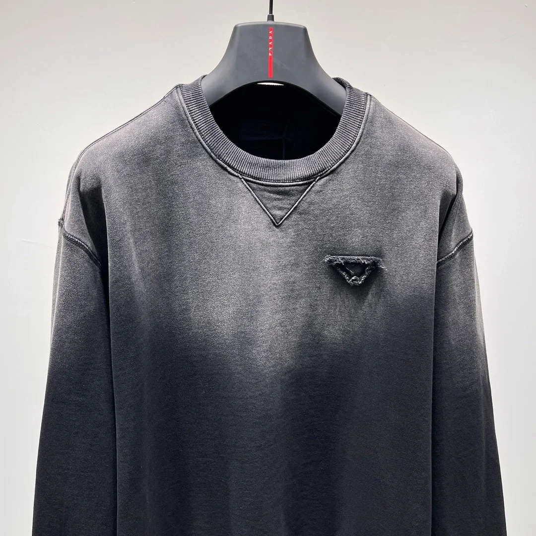 프라다 오버사이즈 가먼트 맨투맨