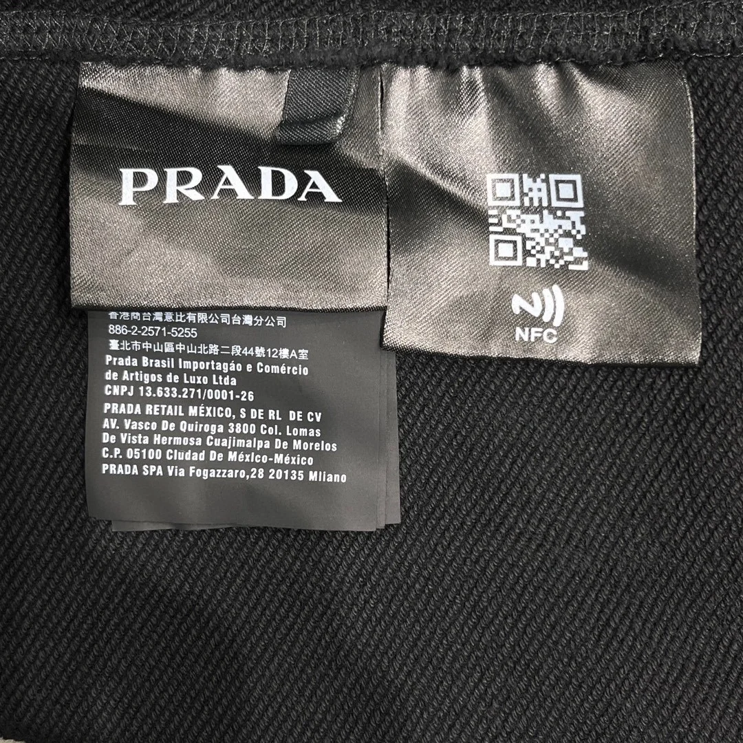프라다 오버사이즈 가먼트 맨투맨