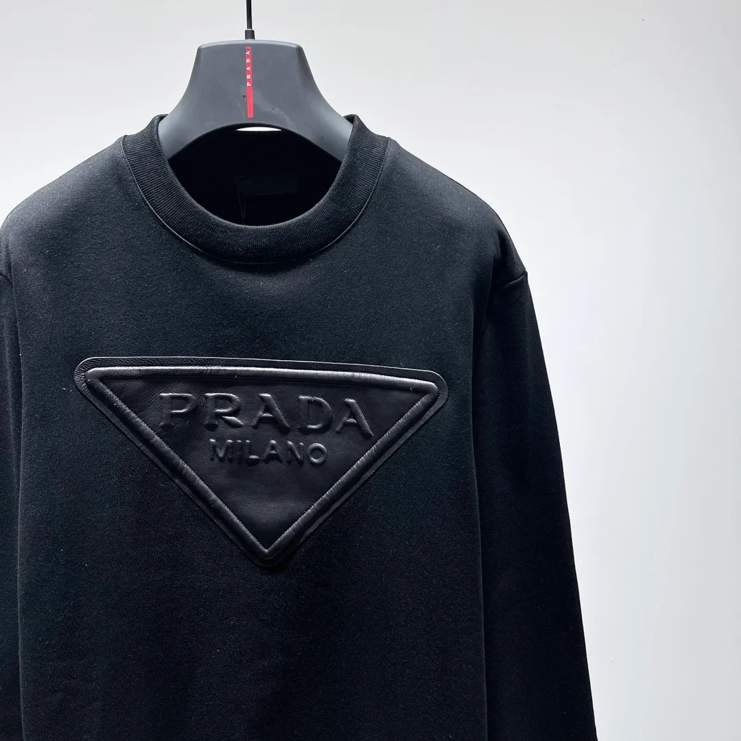 프라다 삼각로고 밀라노 맨투맨