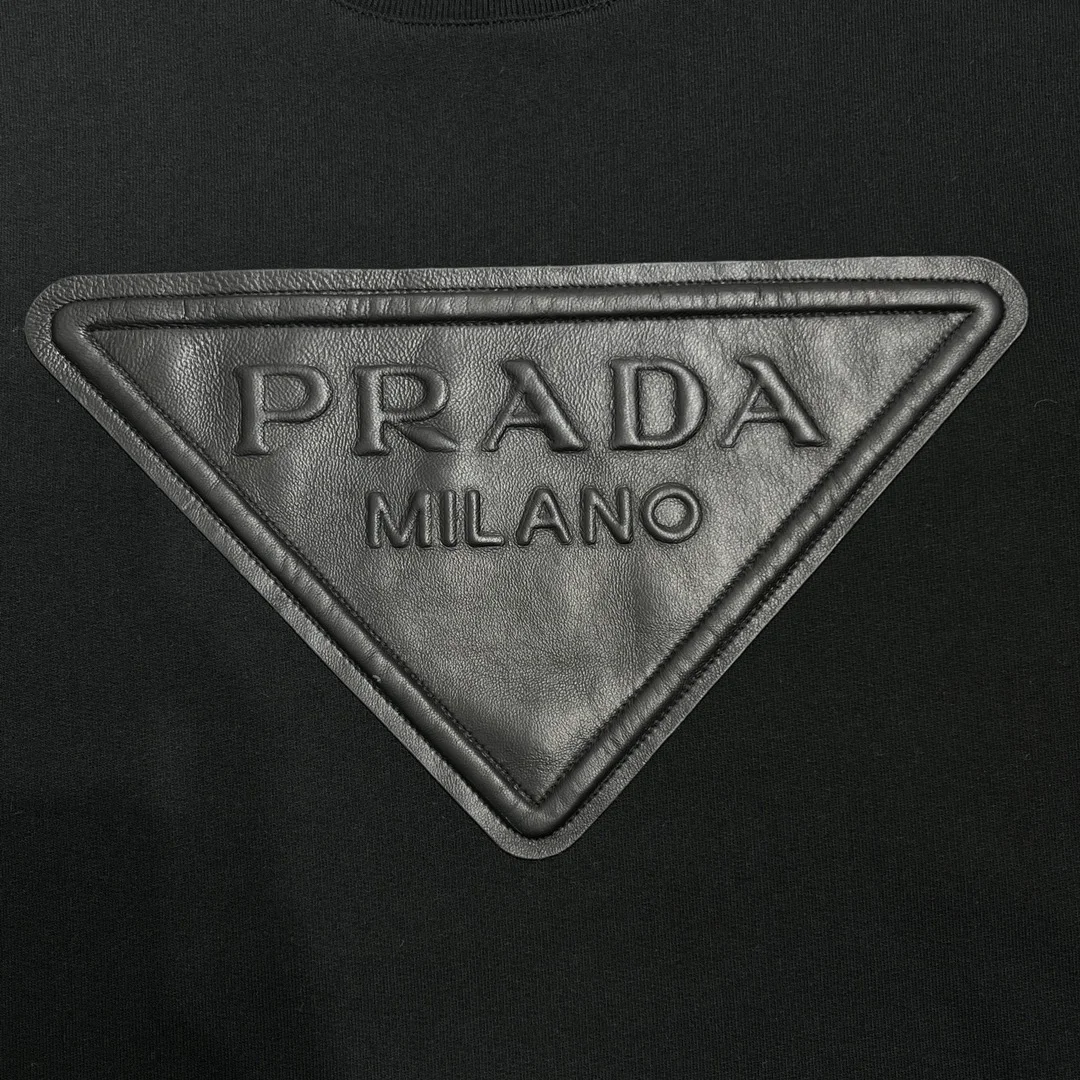 프라다 삼각로고 밀라노 맨투맨