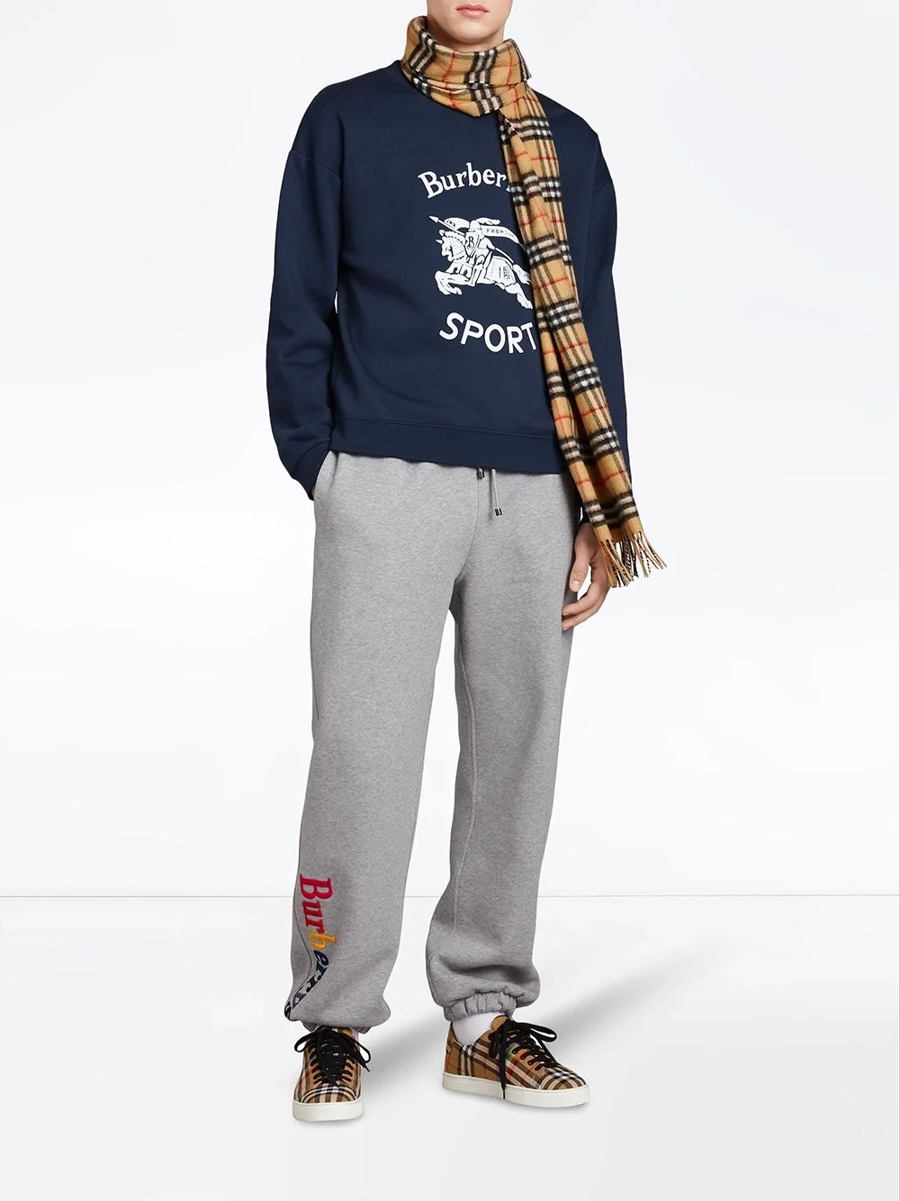 버버리 리이슈 스웻 맨투맨