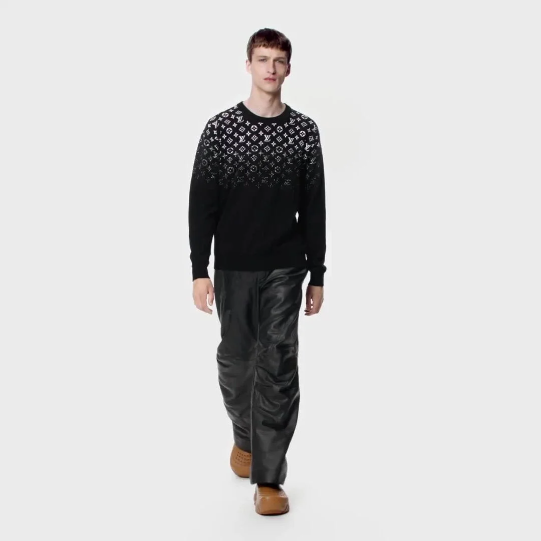 루이비통 그라데이션 코튼 크루넥 블랙